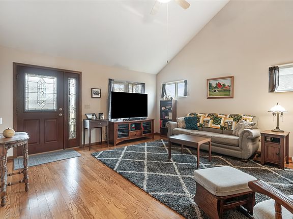 4th image of 110 Willow Ln