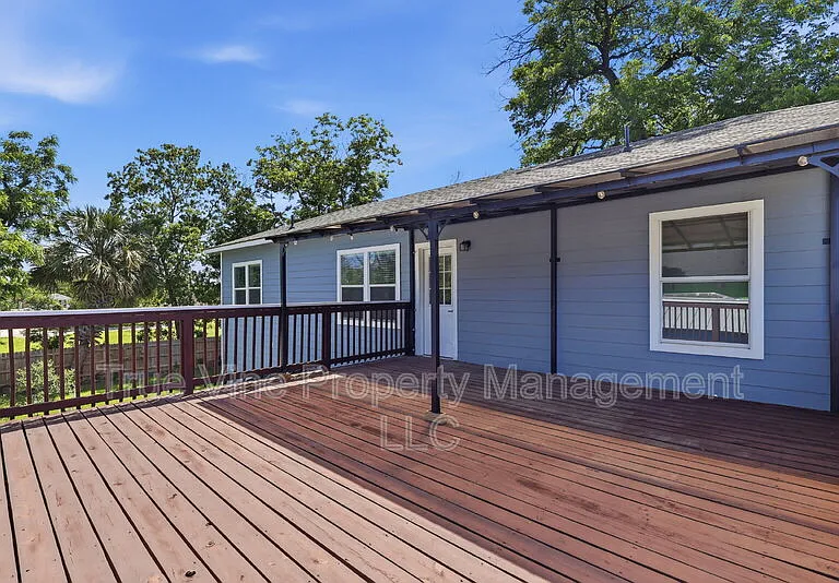 216 E Fest St — Photo 32
