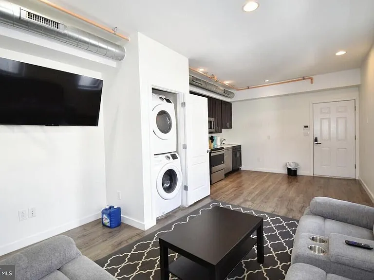117 W Girard Ave #1 — Photo 5