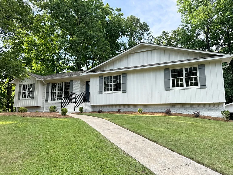 2424 Titonka Rd — Photo 1