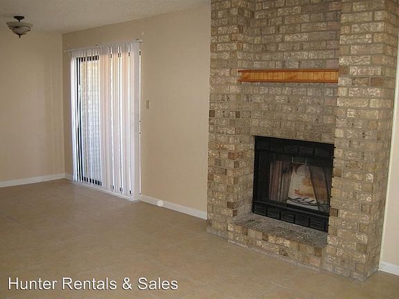3rd image of 1809 Cedarhill Dr APT C
