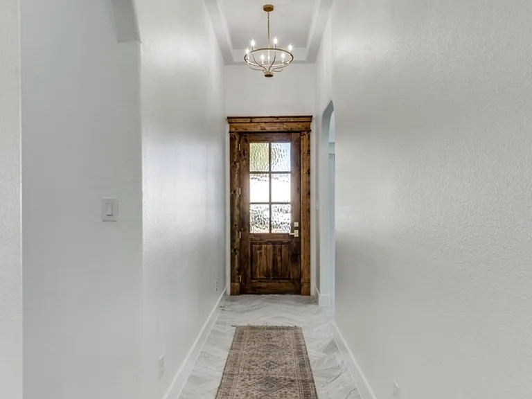 2803 Ross Ave — Photo 3