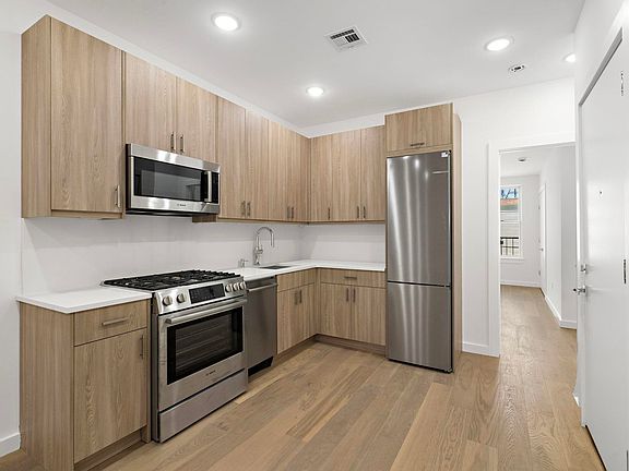 4th image of 364 8th St #3L