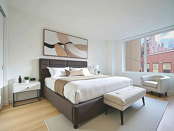 3rd image of 70 W 37th St APT 818