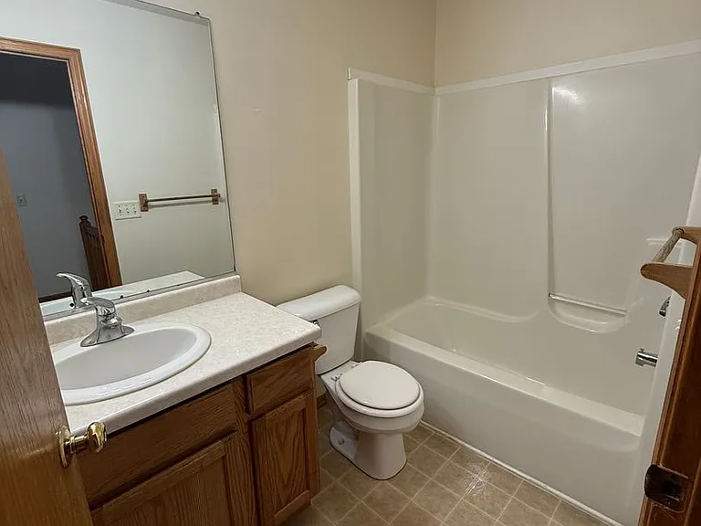 1342 Glenn Pl — Photo 6