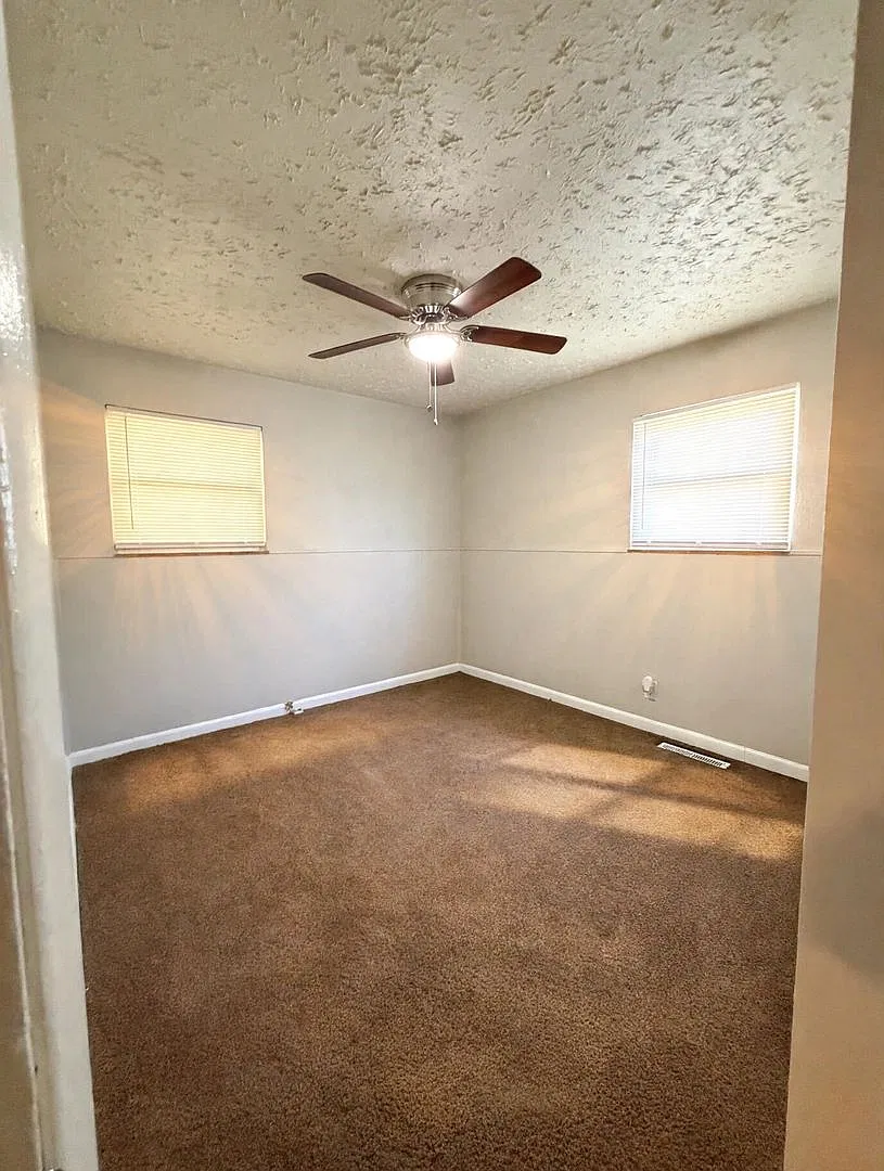 3709 Kinnear Ave — Photo 4