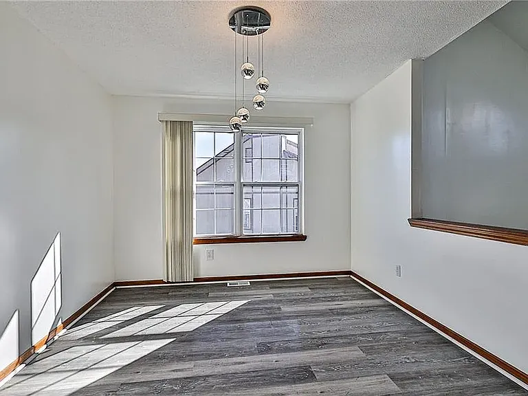 4010 E 16th Ct — Photo 15