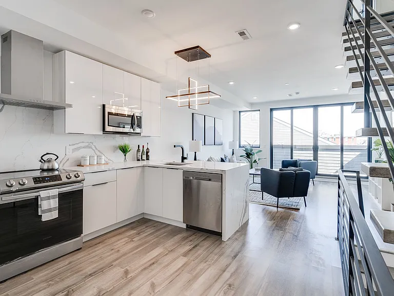 Brand New Luxury Townhouses — Photo 34