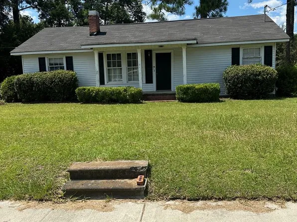 909 S Dogwood Dr, Nashville, GA 31639