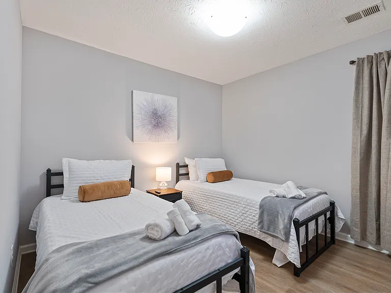 729 Sunny Field Ln — Photo 22