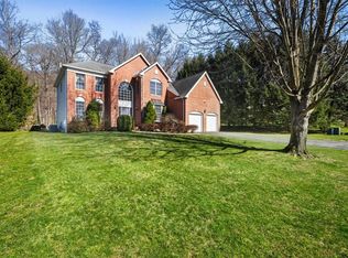 25 Carlton Dr, Mount Kisco, NY 10549