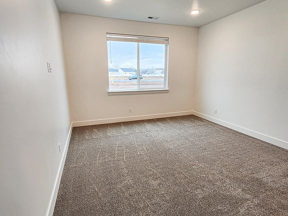 2nd image of 436 Victoria St