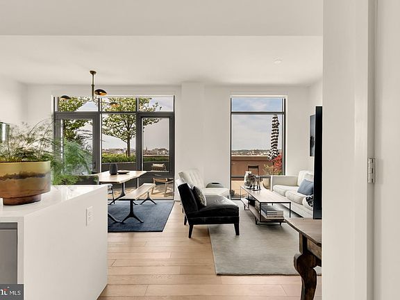 5th image of 810 O St NW Unit 901