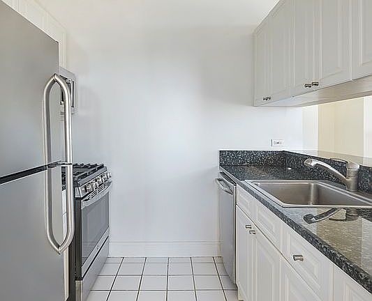 5th image of 400 E 90th St APT 23C