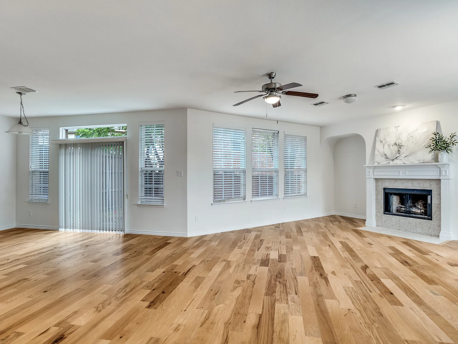 4 bed, 3411 sqft, $3,200 — Photo 4