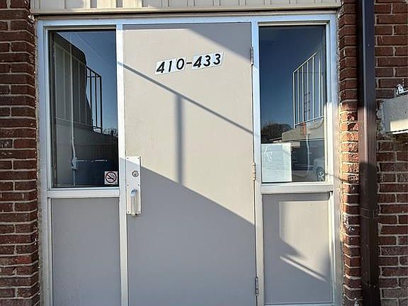 4th image of 118 Riverview Dr #412