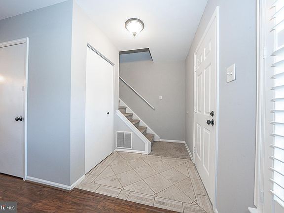 3rd image of 84 Canterbury Ct