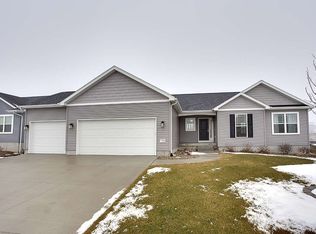 1220 Rocky Ridge Rd, Cedar Falls, IA 50613