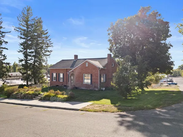 402 5th St, Davenport, WA 99122
