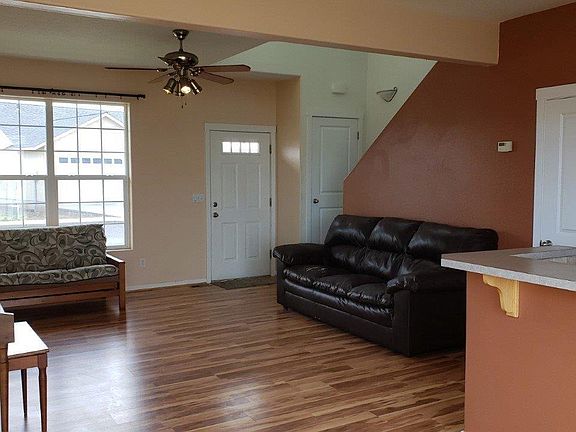 3rd image of 1355 NW Breann Loop
