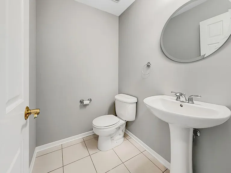 3200 Lakeside Dr — Photo 12