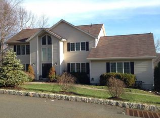 19 Pyngyp Rd, Stony Pt, NY 10980