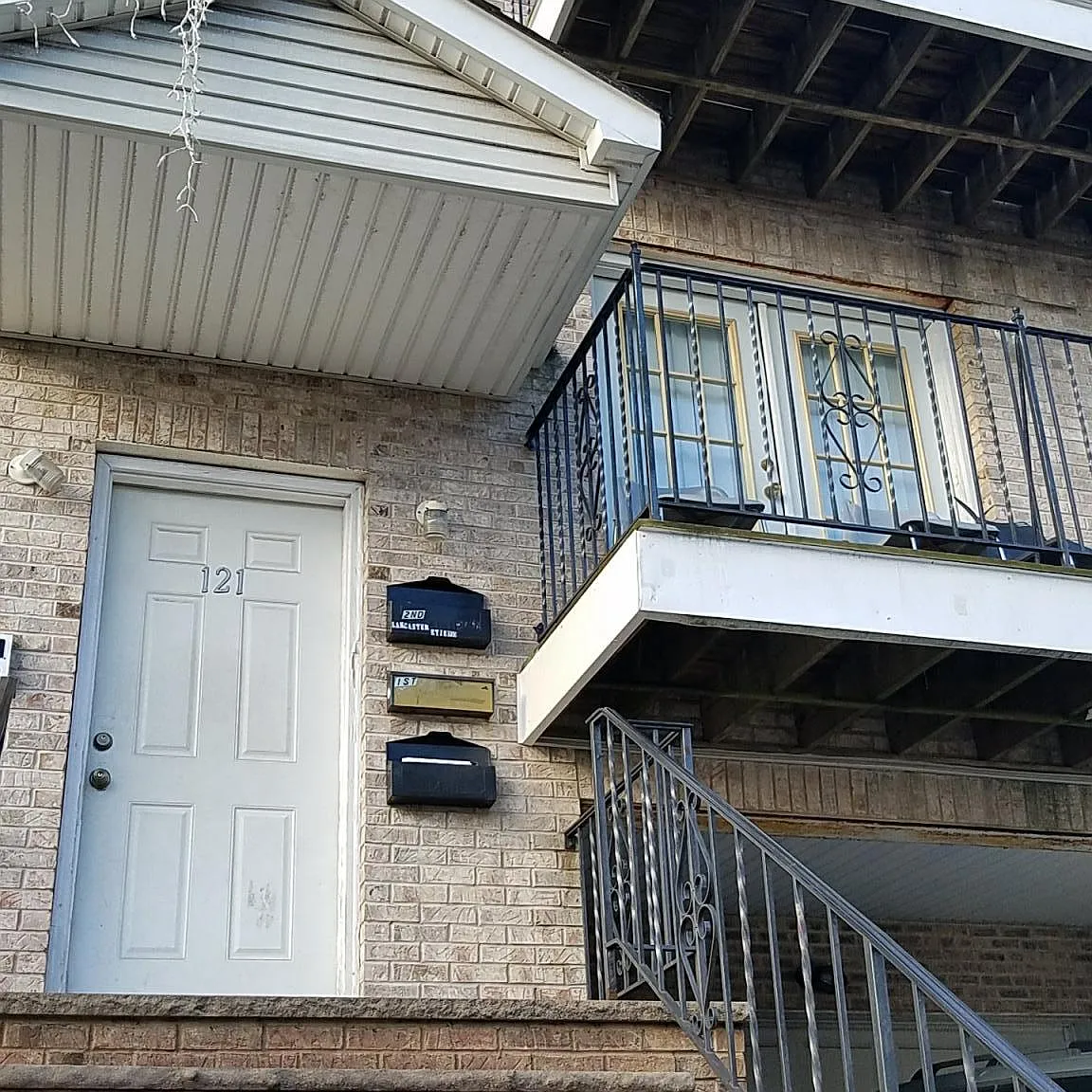 3 bed, 1300 sqft, $3,000 — Photo 1