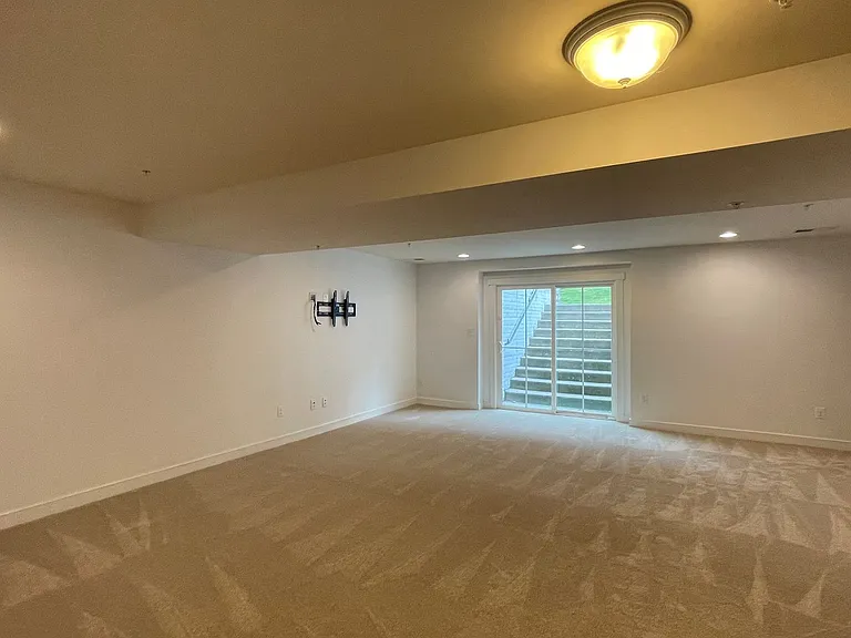 2309 Harmsworth Dr — Photo 22