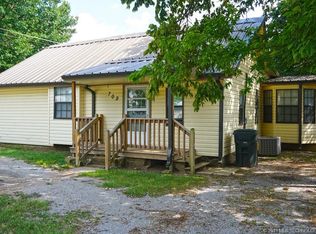 709 E 10th St, Claremore, OK 74017