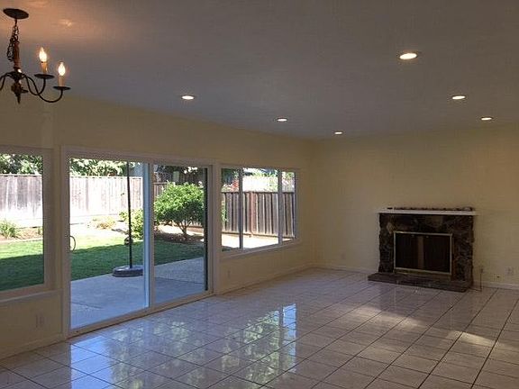 5th image of 1035 Sherman Oaks Dr