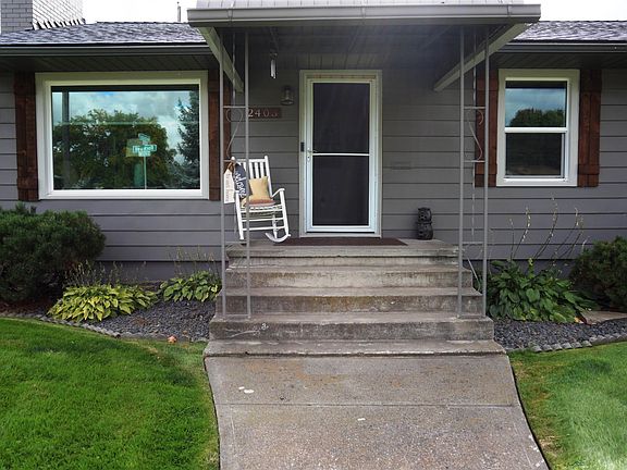 3rd image of 2403 W Rockwell Ave