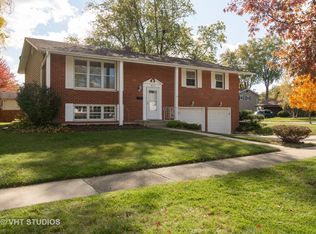 843 E Paddock Dr, Palatine, IL 60074