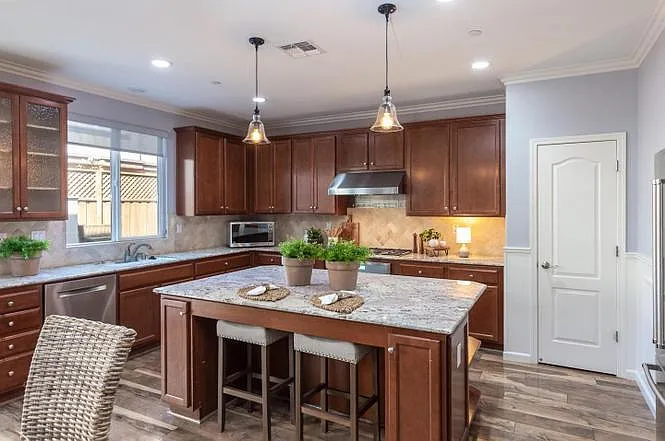 17065 Mimosa Dr — Photo 2