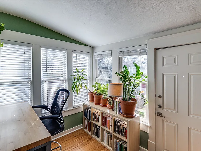 321 N Henderson Ave — Photo 21
