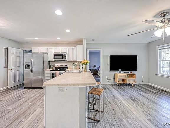 5th image of 410 Richmond Ave