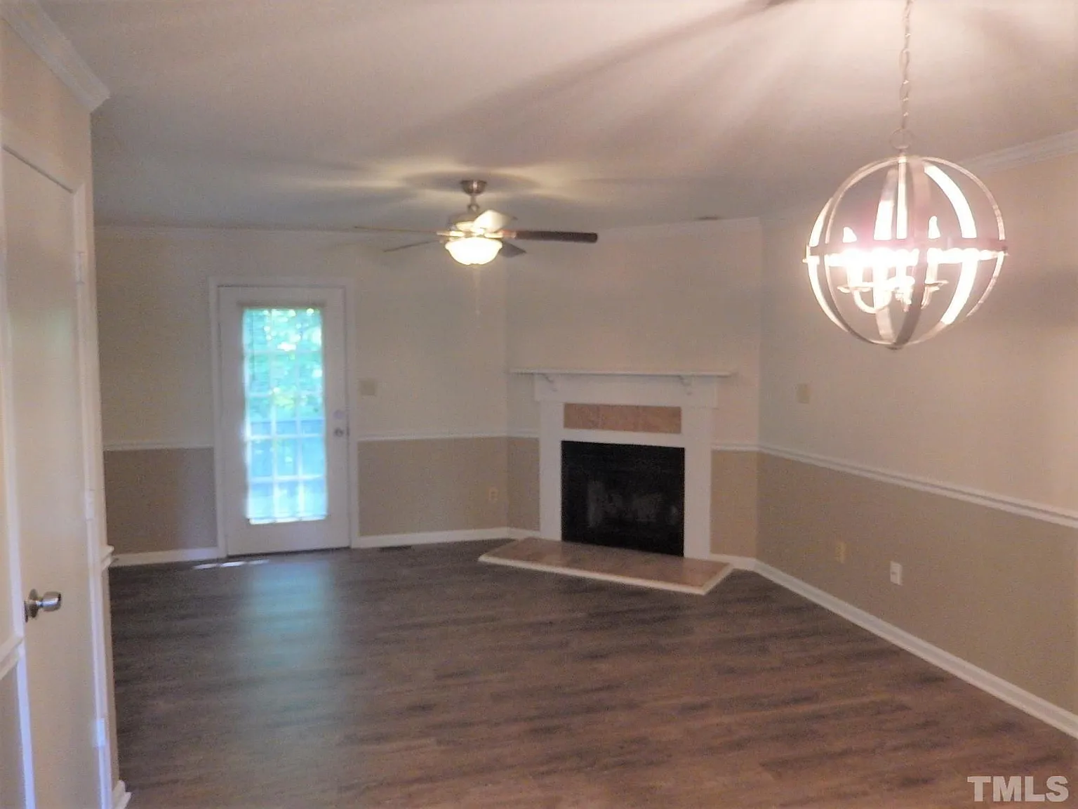 2 bed, 1.5 bath, 1047 sqft, $1,400 — Photo 2