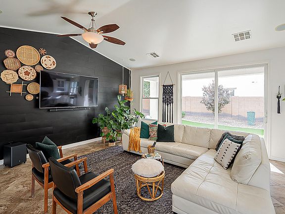 3rd image of 2209 E Wisteria Dr