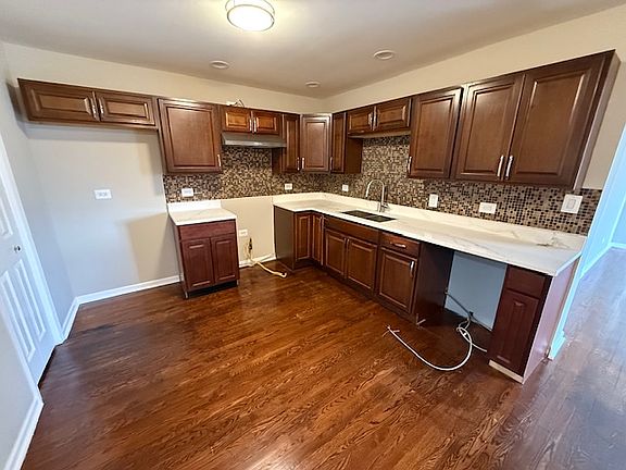 3rd image of 14329 Park Ave #2