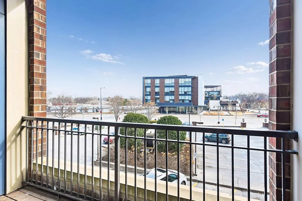 1 bed, 1.0 bath, 773 sqft, $1,695 — Photo 3