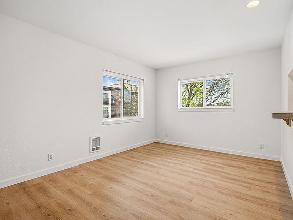 4th image of 118 18th Ave E APT 402