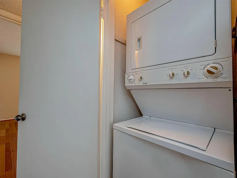 6410 Del Monte Dr #5 — Photo 29