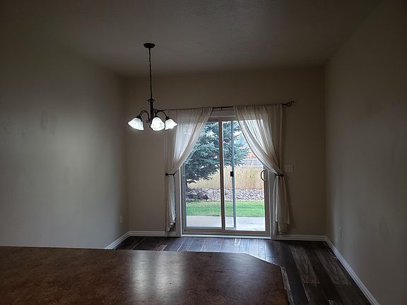 kitchen/dining-lvp flooring, patio