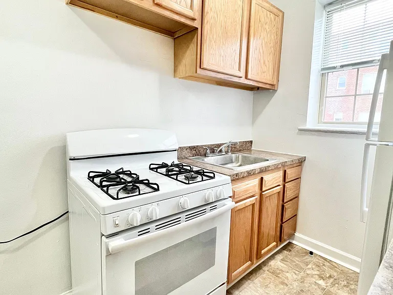 1441 Somerset Pl NW #202 — Photo 5