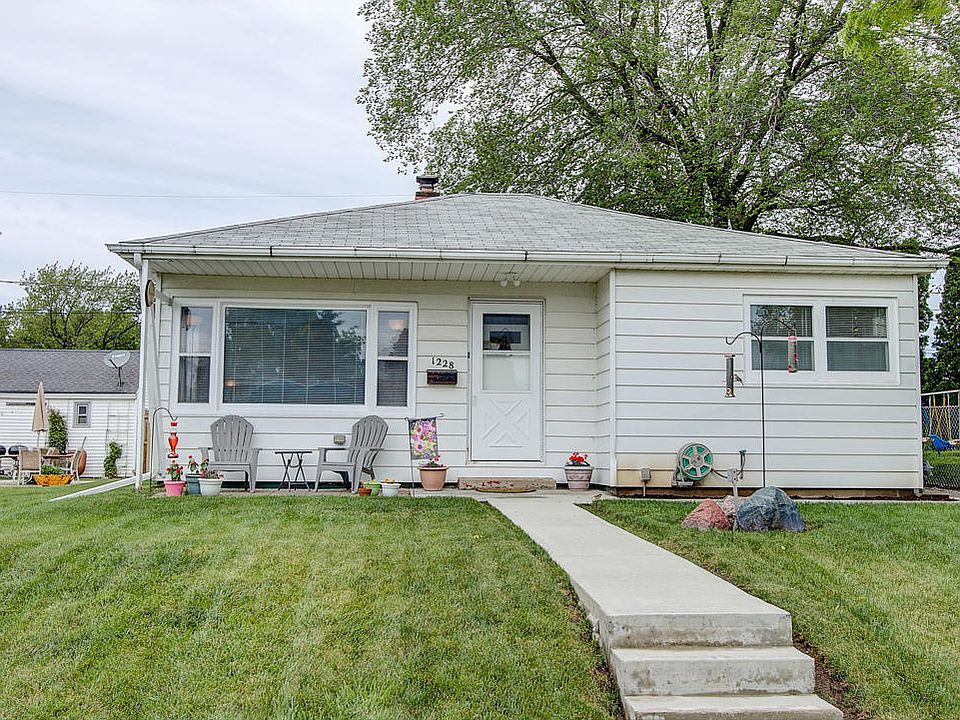 1st image of 1228 Mackinac Ave
