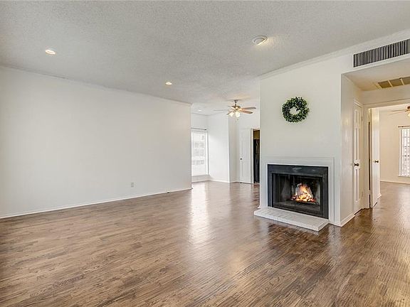 5th image of 4413 Bellaire Dr S APT 209