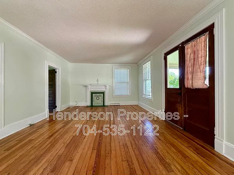 3 bed, 1.5 bath, 1688 sqft, $1,675 — Photo 3