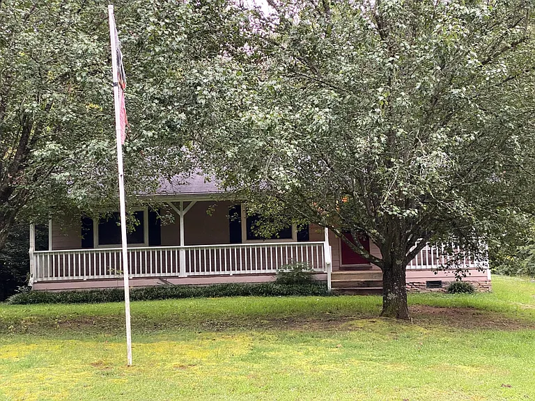 1500 Miller Rd SE — Photo 3