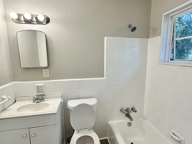 209 Tucker Ave — Photo 8