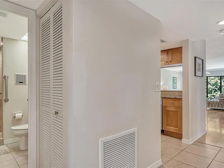 835 S Osprey Ave #201 — Photo 2