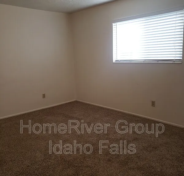640 Hansen Ave #4 — Photo 8